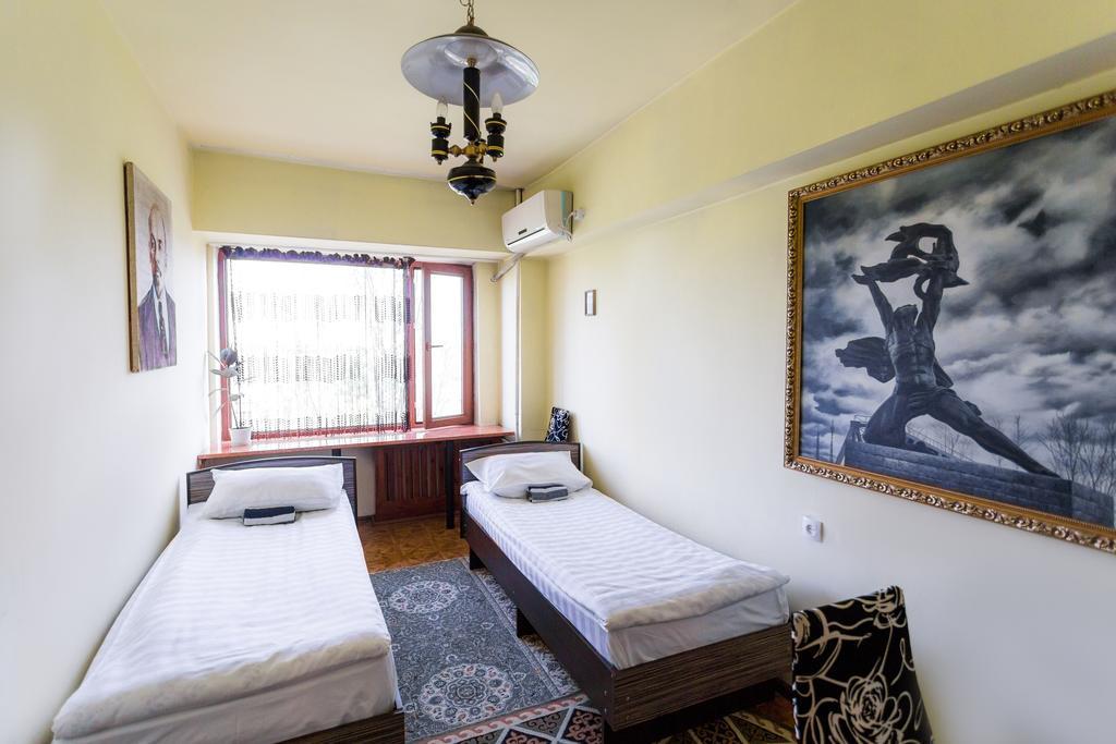 Ussr Hostel Bisjkek Eksteriør bilde